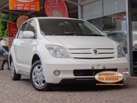 TOYOTA IST AÑO 2004