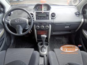 TOYOTA IST AÑO 2004