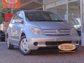 TOYOTA IST AÑO 2004