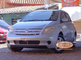 TOYOTA IST AÑO 2004