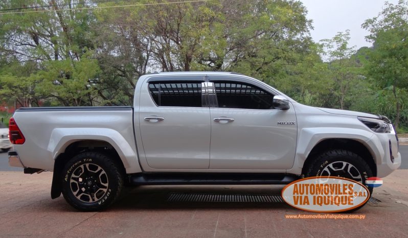 
								TOYOTA HILUX REVO AÑO 2018 full									