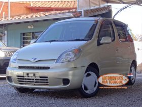 TOYOTA FUNCARGO AÑO 2000