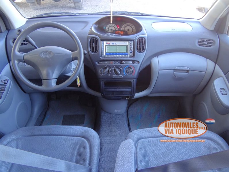 
								TOYOTA FUNCARGO AÑO 2000 full									