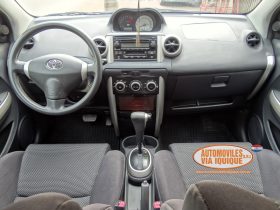 TOYOTA IST AÑO 2002