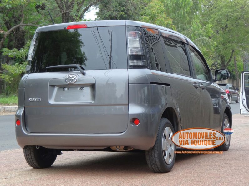 
								TOYOTA SIENTA AÑO 2012 full									