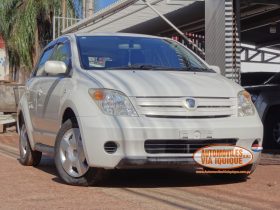 TOYOTA IST AÑO 2004