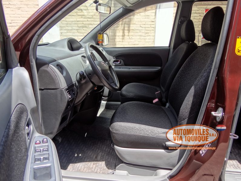 
								TOYOTA SIENTA AÑO 2011 full									