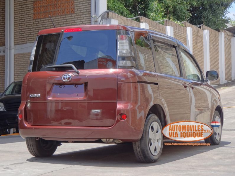 
								TOYOTA SIENTA AÑO 2011 full									