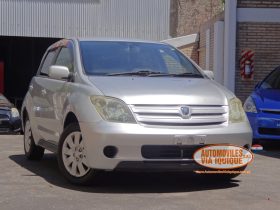 TOYOTA IST AÑO 2004