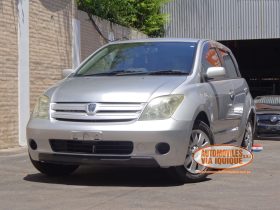 TOYOTA IST AÑO 2004