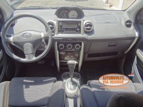 TOYOTA IST AÑO 2004