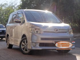 TOYOTA NEW VOXY 2008