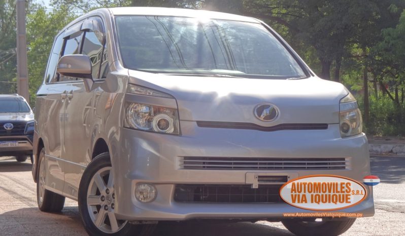 
								TOYOTA VOXY AÑO 2010 full									