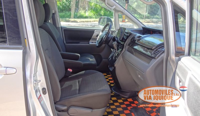 
								TOYOTA VOXY AÑO 2010 full									