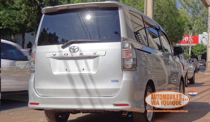 
								TOYOTA VOXY AÑO 2010 full									