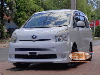 TOYOTA NEW VOXY 2010