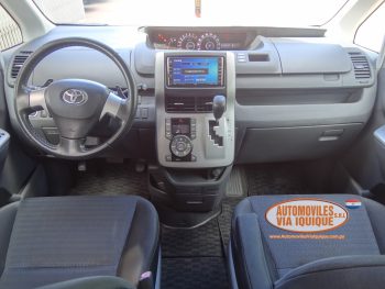 TOYOTA NEW VOXY 2010